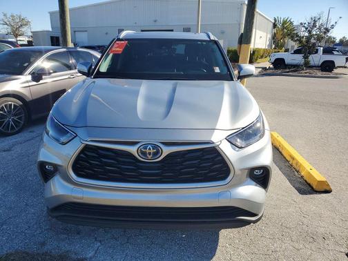 2023 Toyota Highlander Hybrid XLE