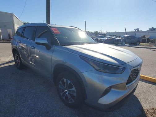 2023 Toyota Highlander Hybrid XLE