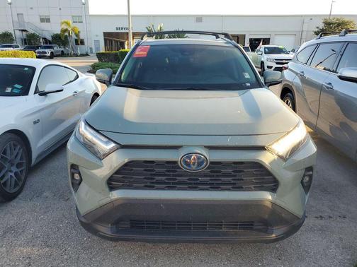 2022 Toyota RAV4 Hybrid XLE Premium
