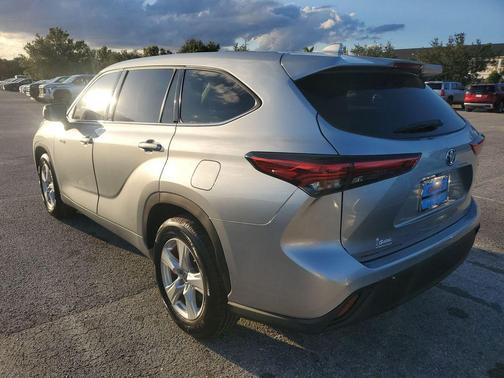 2021 Toyota Highlander Hybrid LE