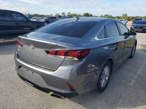2018 Hyundai SONATA SE