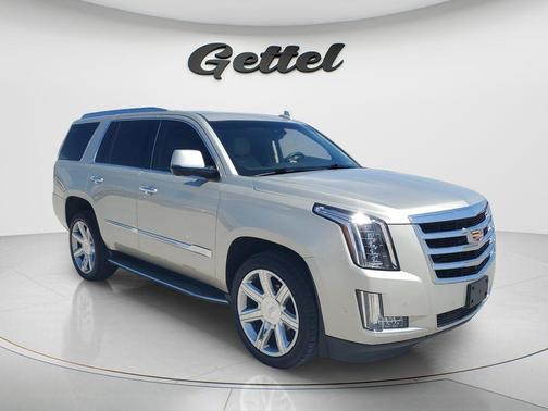 Silver Coast Metallic 2017 Cadillac Escalade Luxury