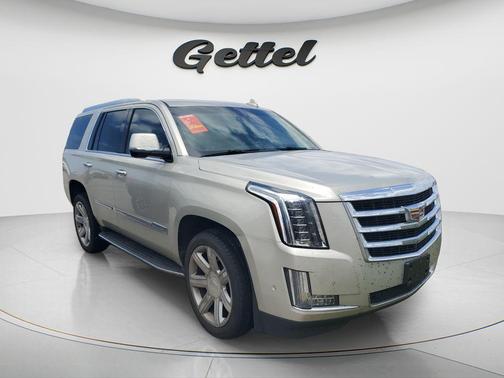 Silver Coast Metallic 2017 Cadillac Escalade Luxury