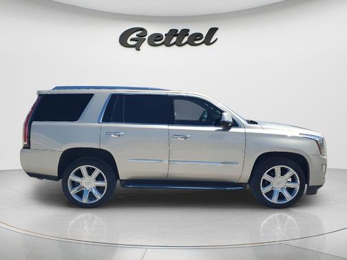 Silver Coast Metallic 2017 Cadillac Escalade Luxury