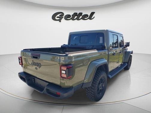 41 2025 Jeep Gladiator High Tide