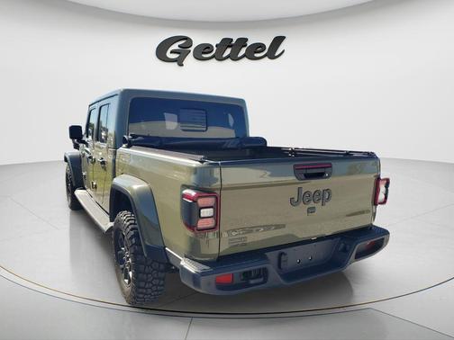 41 2025 Jeep Gladiator High Tide