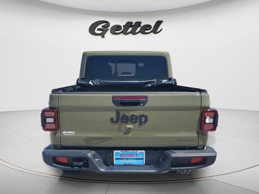 41 2025 Jeep Gladiator High Tide