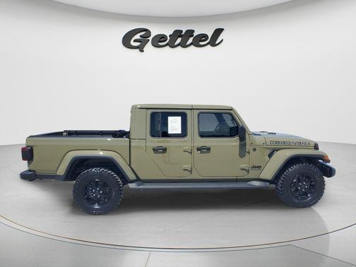 41 2025 Jeep Gladiator High Tide