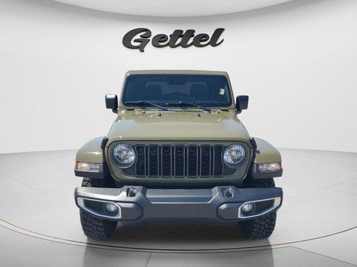 41 2025 Jeep Gladiator High Tide