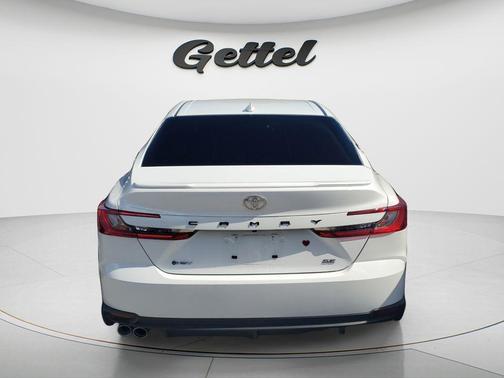 Ice Cap 2025 Toyota Camry SE