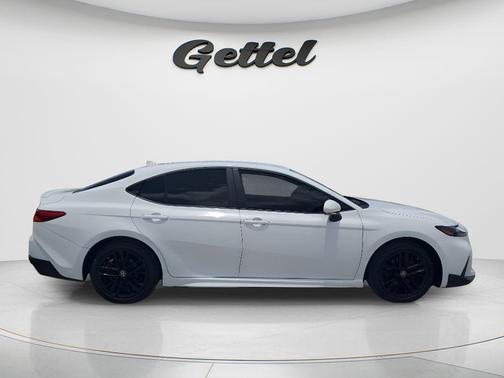 Ice Cap 2025 Toyota Camry SE