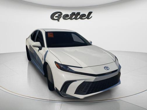 Ice Cap 2025 Toyota Camry SE