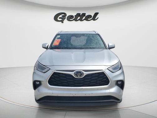 Celestial Silver Metallic 2022 Toyota Highlander XLE