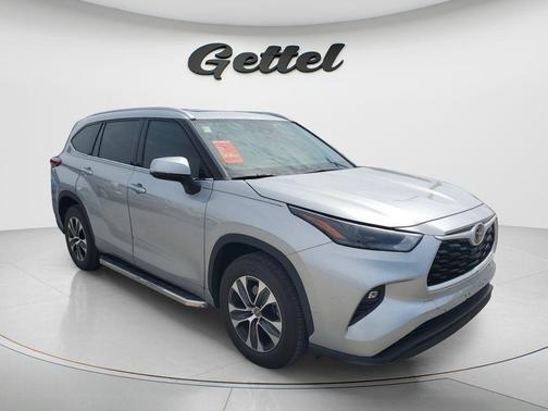 Celestial Silver Metallic 2022 Toyota Highlander XLE