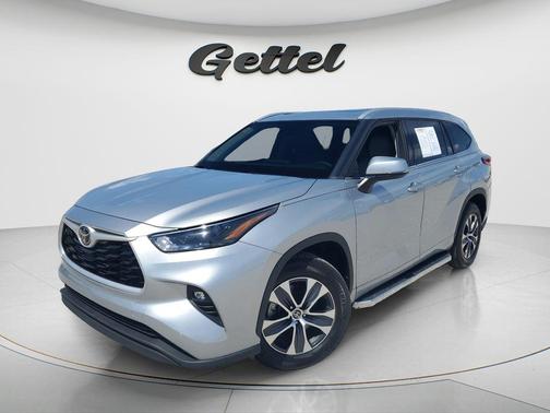 Celestial Silver Metallic 2022 Toyota Highlander XLE