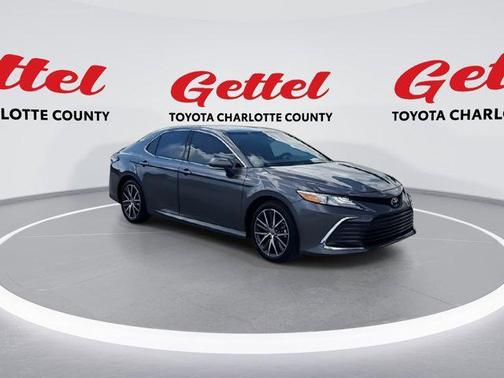 2022 Toyota Camry Hybrid XLE