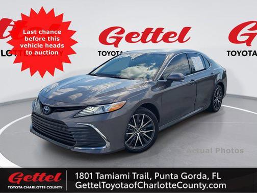 2022 Toyota Camry Hybrid XLE