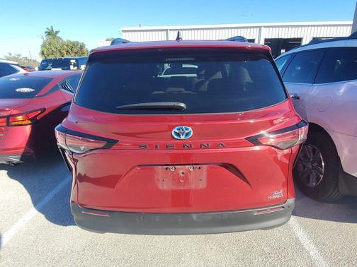 2021 Toyota Sienna XLE 8 Passenger