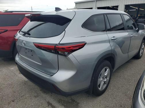 2023 Toyota Highlander LE