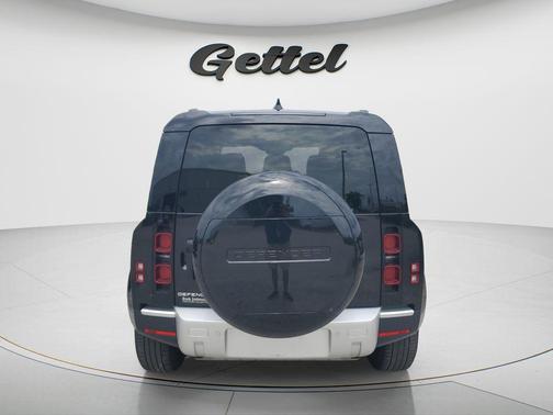 Santorini Black Metallic 2024 Land Rover Defender 110 P400 S