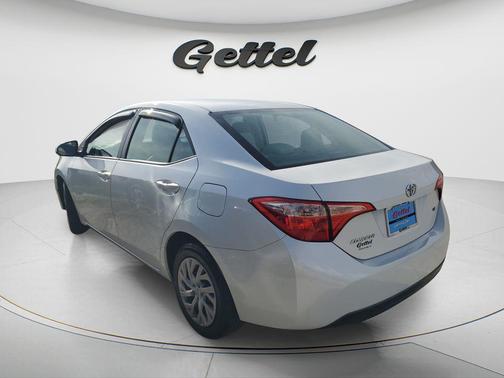 Blizzard Pearl 2017 Toyota Corolla LE