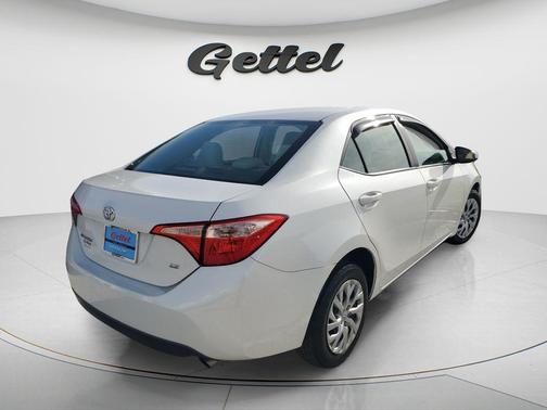 Blizzard Pearl 2017 Toyota Corolla LE