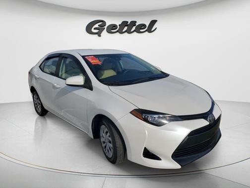 Blizzard Pearl 2017 Toyota Corolla LE