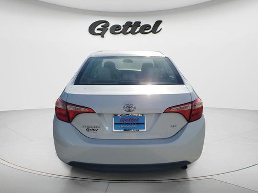 Blizzard Pearl 2017 Toyota Corolla LE