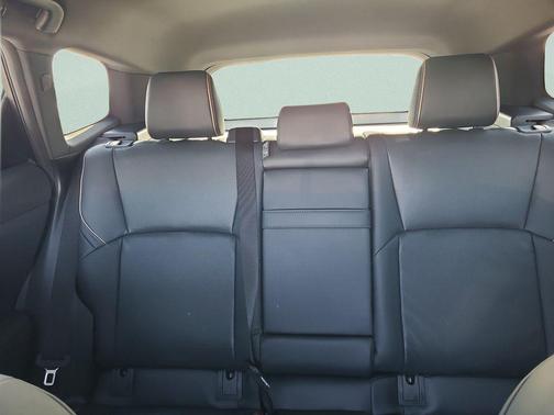 Oxygen White 2025 Toyota Crown Signia XLE
