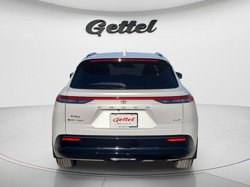 Oxygen White 2025 Toyota Crown Signia XLE