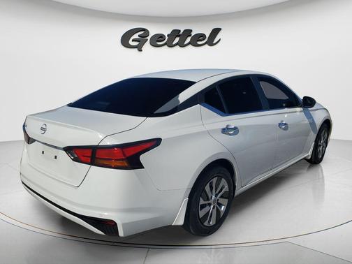 Glacier White 2024 Nissan Altima S FWD