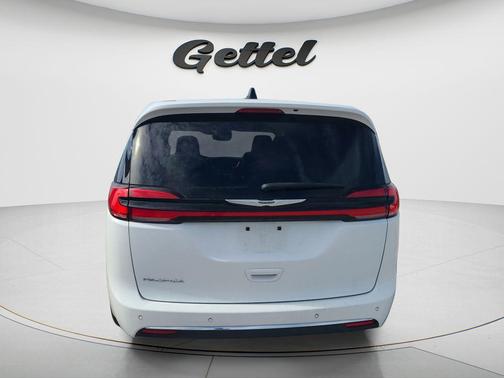 Bright White Clearcoat 2023 Chrysler Pacifica Touring L