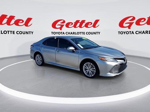 2020 Toyota Camry Hybrid XLE