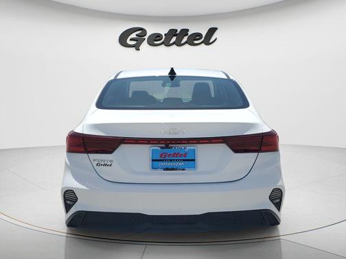 Snow White Pearl 2023 Kia Forte LXS