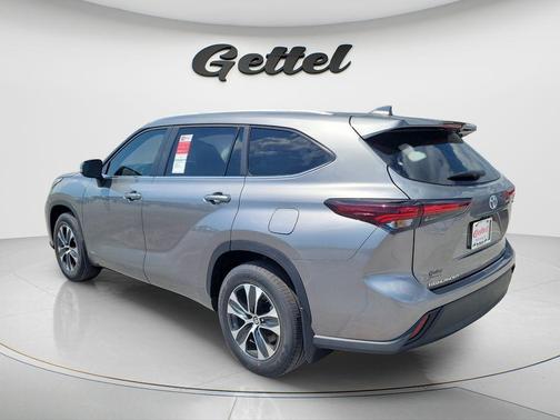 Heavy Metal 2026 Toyota Highlander Hybrid XLE