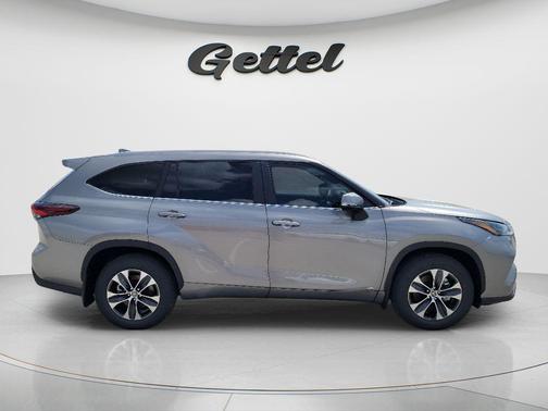 Heavy Metal 2026 Toyota Highlander Hybrid XLE