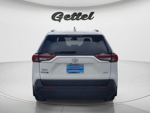 Ice Cap 2024 Toyota RAV4 XLE