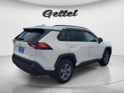 Ice Cap 2024 Toyota RAV4 XLE