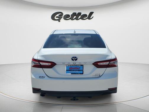 Wind Chill Pearl 2020 Toyota Camry Hybrid XLE