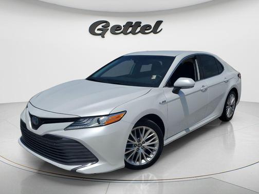Wind Chill Pearl 2020 Toyota Camry Hybrid XLE