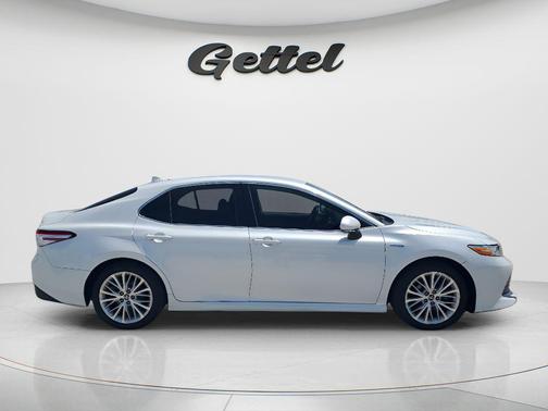 Wind Chill Pearl 2020 Toyota Camry Hybrid XLE