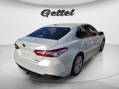 Wind Chill Pearl 2020 Toyota Camry Hybrid XLE