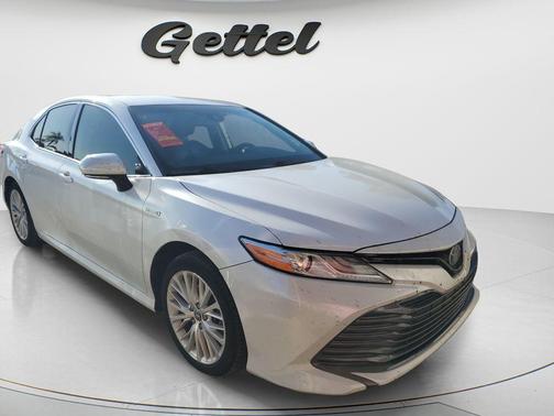 Wind Chill Pearl 2020 Toyota Camry Hybrid XLE