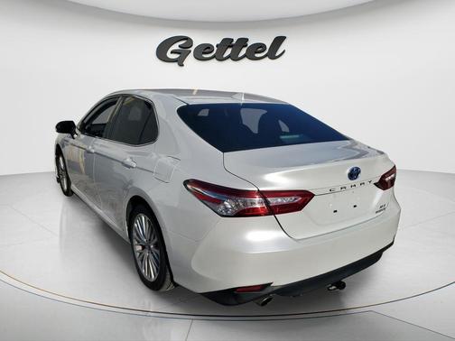 Wind Chill Pearl 2020 Toyota Camry Hybrid XLE