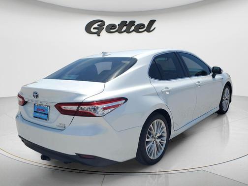 Wind Chill Pearl 2020 Toyota Camry Hybrid XLE