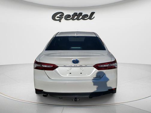 Wind Chill Pearl 2020 Toyota Camry Hybrid XLE