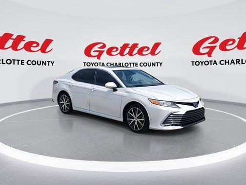 2022 Toyota Camry Hybrid XLE