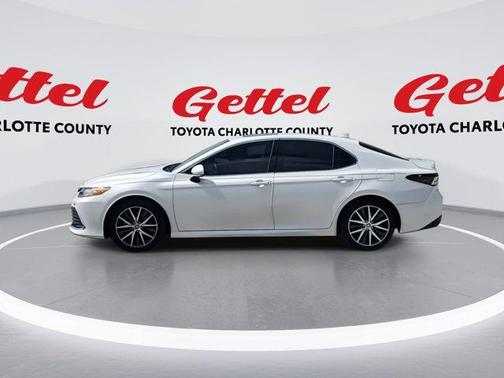 2022 Toyota Camry Hybrid XLE