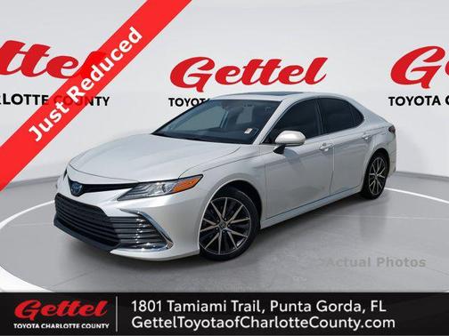2022 Toyota Camry Hybrid XLE