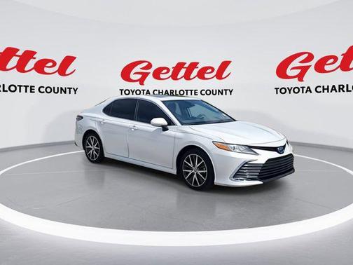 2022 Toyota Camry Hybrid XLE